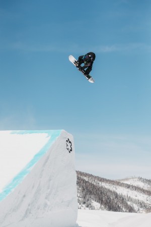 Zoi Sadowski-Synnott Top Qualifier at Burton US Open Slopestyle